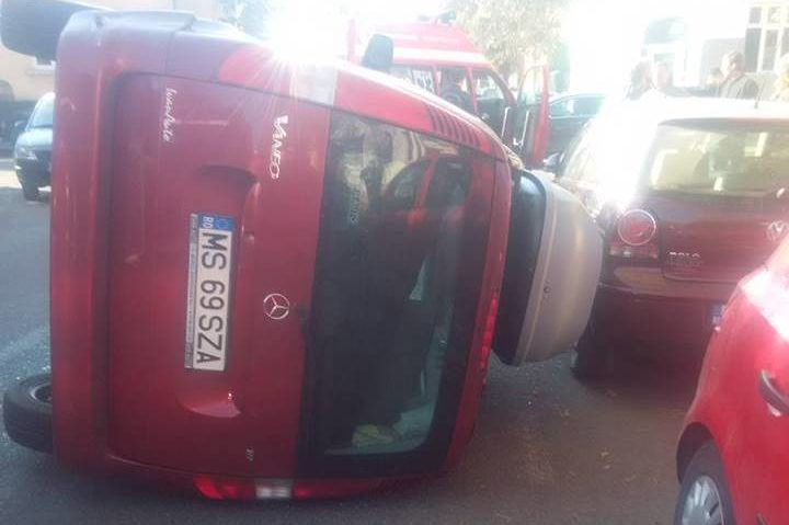 Accident pe strada Iuliu Maniu în Tîrgu-Mureş Accident pe strada Iuliu Maniu în Tîrgu-Mureş