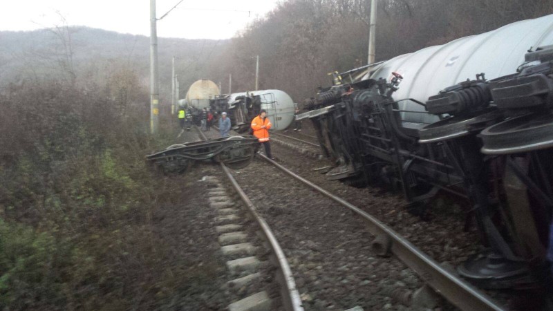 Circulaţie feroviară deviată, din cauza închiderii traficului pe raza Sucursalei Regionale CF Braşov Circulaţie feroviară deviată, din cauza închiderii traficului pe raza Sucursalei Regionale CF Braşov