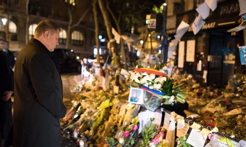 Klaus Iohannis a adus un omagiu victimelor atentatelor de la Paris Klaus Iohannis a adus un omagiu victimelor atentatelor de la Paris
