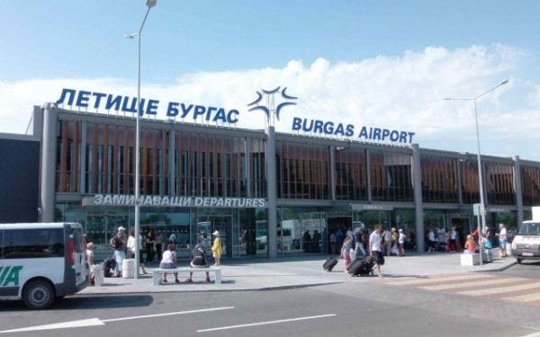 Un avion de pasageri a aterizat de urgenţă pe aeroportul din Burgas, Bulgaria Un avion de pasageri a aterizat de urgenţă pe aeroportul din Burgas, Bulgaria