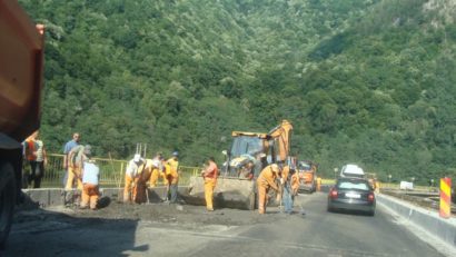 Circulaţia rutieră pe Drumul Naţional 10 Buzău-Braşov este întreruptă în dreptul localităţii Siriu