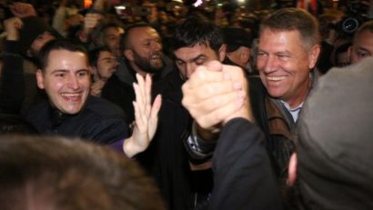 Preşedintele Klaus Iohannis a ajuns, aseară, în a şasea zi de proteste, în Piaţa Universităţii din Capitală
