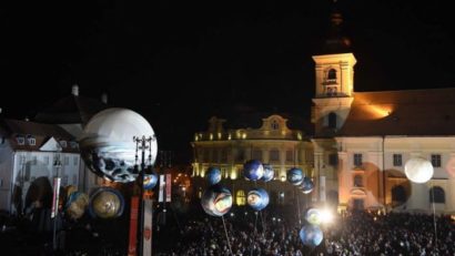 Au început înscrierile pentru voluntarii Festivalului Internaţional de Teatru de la Sibiu