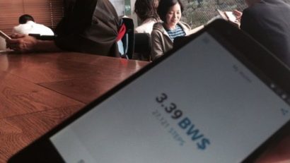 O nouă aplicaţie pentru smartphone va permite utilizatorilor să câştige bani din mersul pe jos