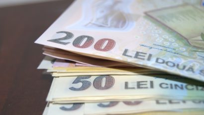 Media lunară a veniturilor pe o gospodărie a fost, în 2021, de aproape 5.700 de lei
