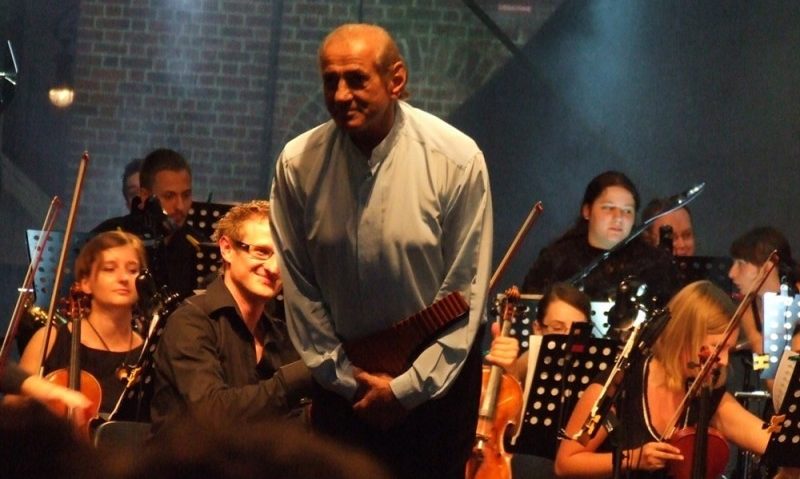 Gheorghe Zamfir – artistul care a reusit să cucerească aplauzele întregii planete Gheorghe Zamfir – artistul care a reusit să cucerească aplauzele întregii planete