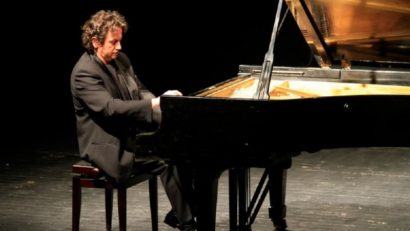 Pianistul Horia Mihail alături de doi piloţi de avion concertează la Brașov pentru un proiect caritabil
