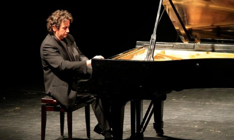 Pianistul Horia Mihail alături de doi piloţi de avion concertează la Brașov pentru un proiect caritabil