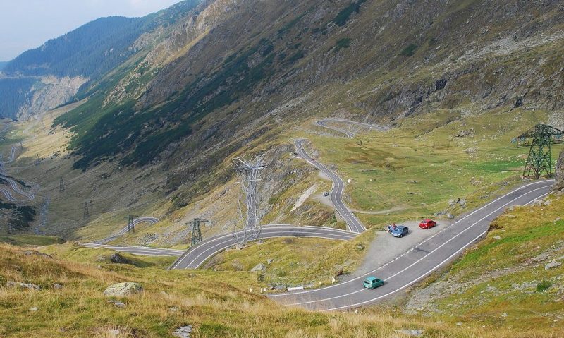 Turiştii nu au acces cu maşina pe Transfăgărăşan şi Transalpina Turiştii nu au acces cu maşina pe Transfăgărăşan şi Transalpina