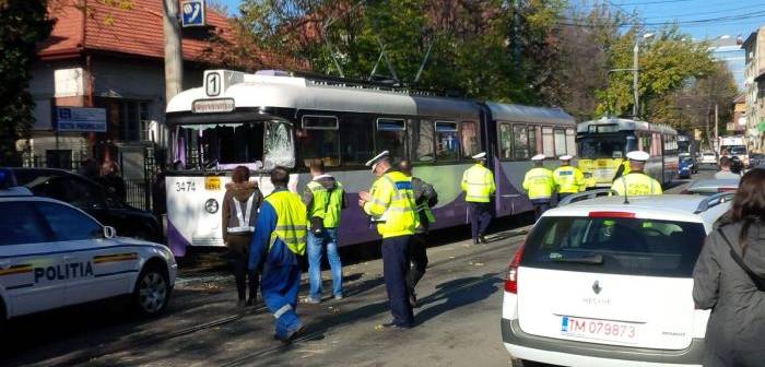19 răniţi într-un accident produs în faţa Spitalului de Copii din Timişoara
