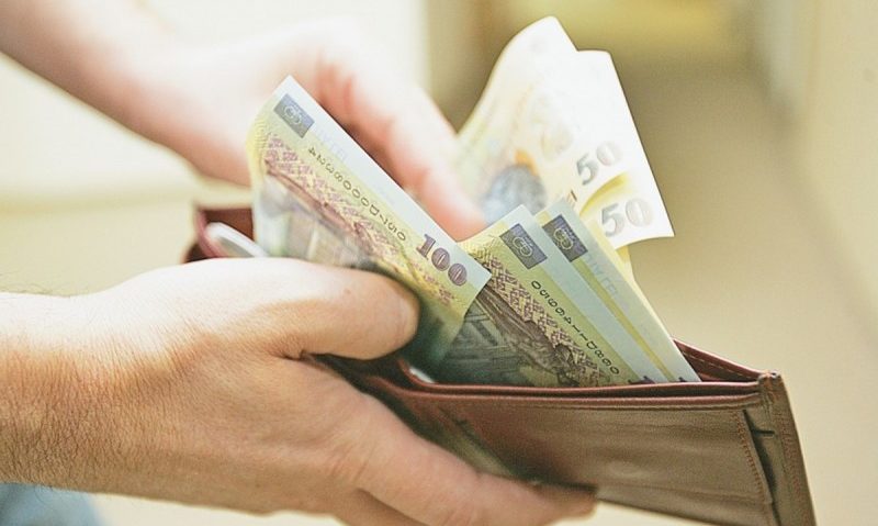 Crește salariul minim