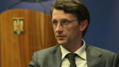 Mai mulţi prefecţi şi subprefecţi au fost schimbaţi din funcţie