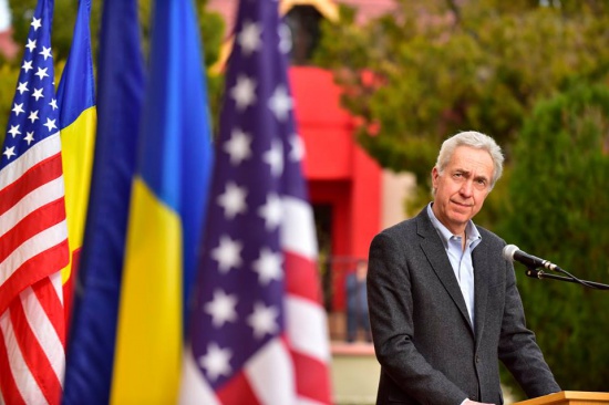Reprezentantul SUA la Bucureşti, Hans Klemm, susţine că ambasada va colabora cu guvernul pentru consolidarea Parteneriatului Strategic