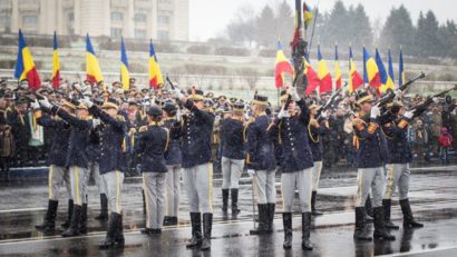 Preşedintele Klaus Iohannis va participa la parada militară organizată cu ocazia Zilei Naţionale a României în Bucureşti