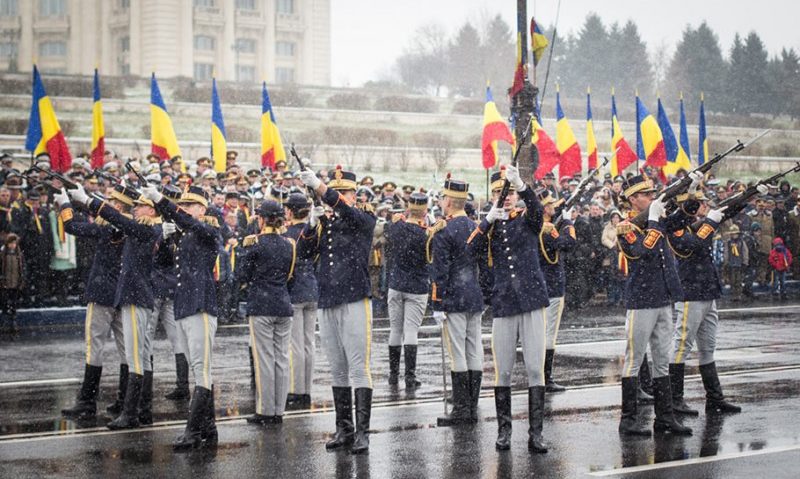 Preşedintele Klaus Iohannis va participa la parada militară organizată cu ocazia Zilei Naţionale a României în Bucureşti
