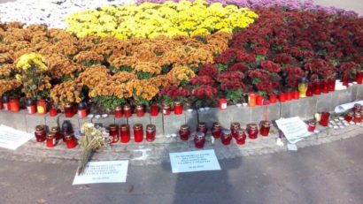 Mureşenii au aprins lumânări în memoria victimelor de la Colectiv