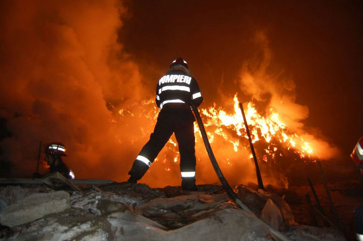 Biserica de lemn din Moreni a fost distrusă complet de un incendiu