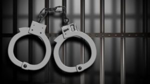 Ministerul Justiţiei propune o iniţiativă legislativă conform căreia femicidul ar putea fi pedepsit cu închisoare pe viaţă