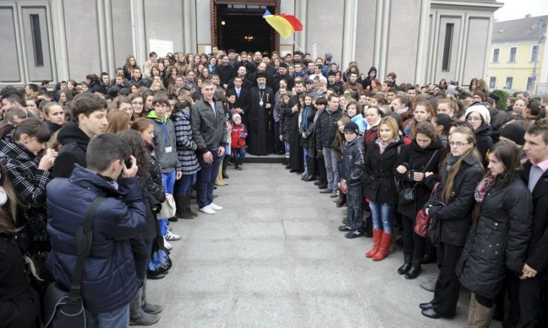 Mii de tineri ortodocși vin la Tg.Mureș pentru a afla răspunsuri la probleme actuale Mii de tineri ortodocși vin la Tg.Mureș pentru a afla răspunsuri la probleme actuale