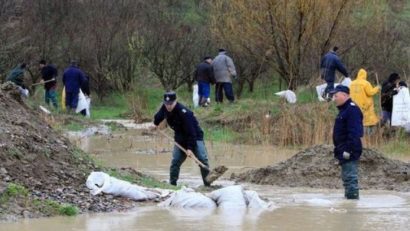 Codul portocaliu de inundaţii a fost prelungit până duminică, la ora 16.00