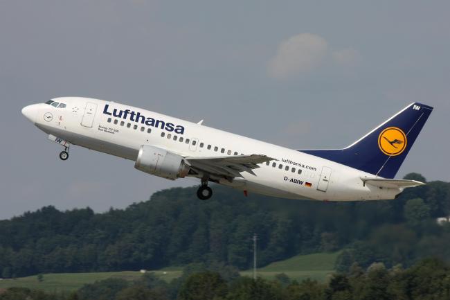 Mai mult de 100 de mii de pasageri sunt afectaţi de protestele companiei Lufthansa