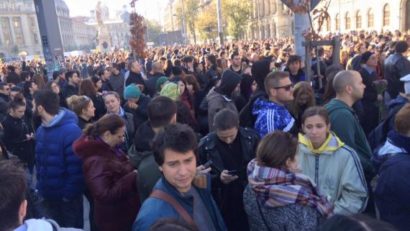 12.000 de oameni participă la un marş al tăcerii, după tragedia din Colectiv