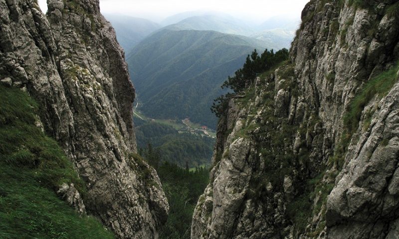 Un turist din Republica Moldova a decedat aseară în Masivul Piatra Craiului Un turist din Republica Moldova a decedat aseară în Masivul Piatra Craiului