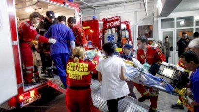Continuă transportul răniților în incendiul din clubul Colectiv