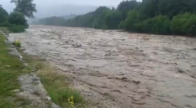 Râuri din şase judeţe situate în nordul şi nord-vestul ţării, sub Cod galben de inundaţii Râuri din şase judeţe situate în nordul şi nord-vestul ţării, sub Cod galben de inundaţii