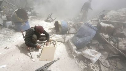 Rusia bombardează Siria