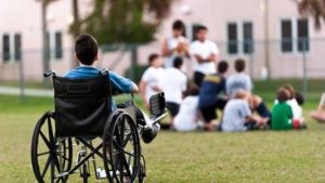 Peste 7.900 de euro pentru fiecare copil cu dizabilităţi