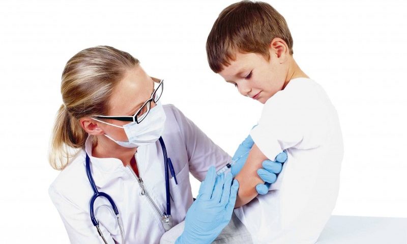 Românii se vaccinează din ce în ce mai puţin Românii se vaccinează din ce în ce mai puţin