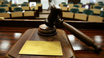 Cei doi pompieri care au verificat clubul Colectiv au fost trimişi în judecată