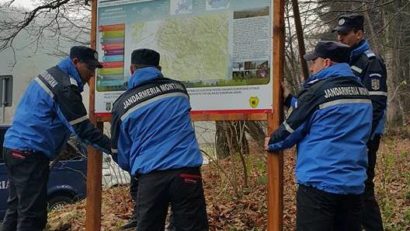 Panouri informative montate cu ajutorul jandarmilor brașoveni