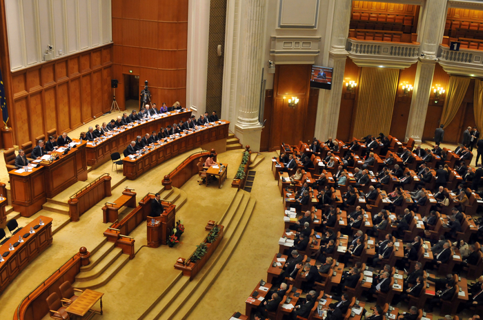 Plenul comun al Parlamentului discută bugetul pe 2016