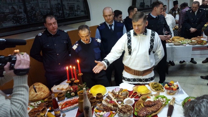Pompierii mureșeni s-au întrecut astăzi în arta culinară