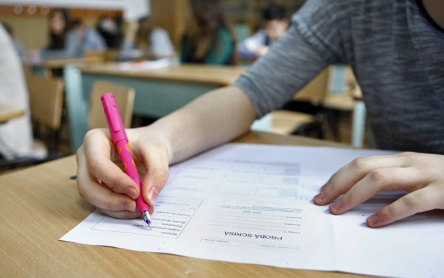 Mai puțin de jumatate din elevii covăsneni au luat simularea la Evaluarea Natională