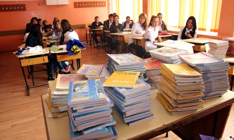 Manualele școlare vor fi concepute prin consultări publice cu beneficiarii, elevii şi profesorii Manualele școlare vor fi concepute prin consultări publice cu beneficiarii, elevii şi profesorii