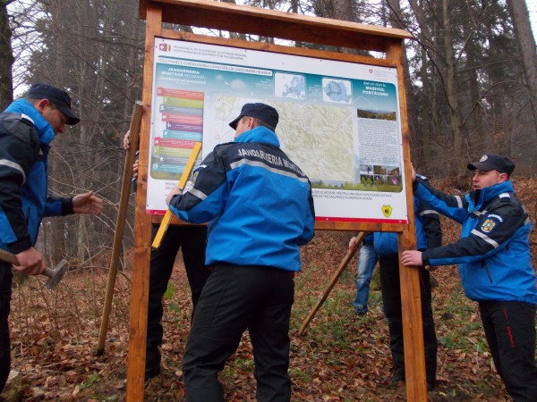 Jandarmii harghiteni amplasează mâine un nou panou turistic