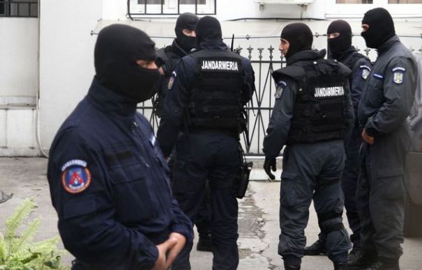 Descinderi ale polițiștilor antidrog la un festival de muzică electronică din Harghita Descinderi ale polițiștilor antidrog la un festival de muzică electronică din Harghita