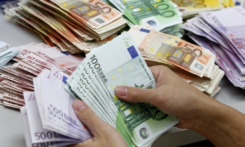 Un nou maxim pentru euro Un nou maxim pentru euro