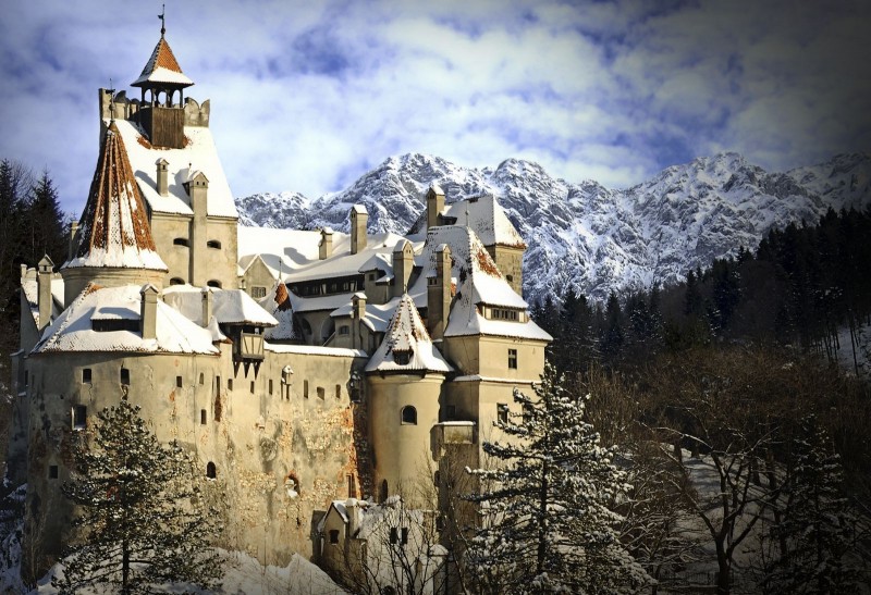 Castelul Bran și întreaga zonă Bran-Moeciu au intrat pe lista destinaţiilor recomandate de canalul de televiziune american CNN Castelul Bran și întreaga zonă Bran-Moeciu au intrat pe lista destinaţiilor recomandate de canalul de televiziune american CNN