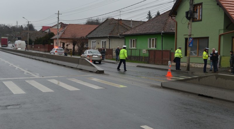 O femeie a fost accidentată grav pe trecerea de pietoni