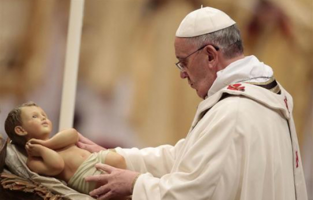 Papa Francisc a oficiat liturghia din Ajunul Crăciunului la Bazilica Sfântul Petru