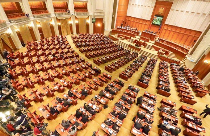 UPDATE: A început votul pe moţiunea de cenzură iniţiată de PNL şi USR împotriva Guvernului Grindeanu