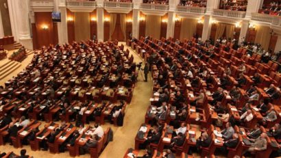 La ora 16.00 a început la Camera Deputaţilor o dezbatere pe tema legislaţiei electorale la care participă şi premierul Dacian Cioloş