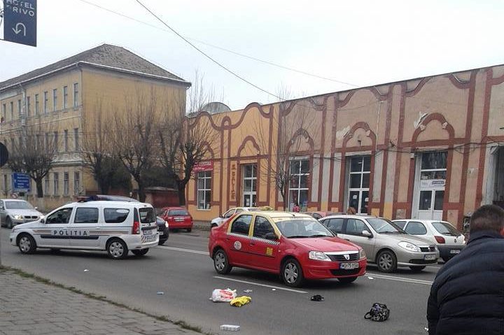 Pieton lovit de mașină la Tg.Mureș după ce a traversat prin loc nepermis Pieton lovit de mașină la Tg.Mureș după ce a traversat prin loc nepermis