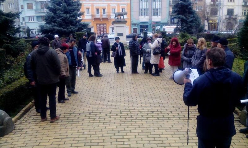 Protest fără protestatari în faţa Prefecturii Mureş