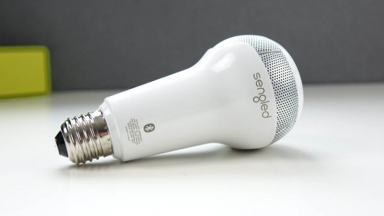 A fost inventat becul cu boxă bluetooth