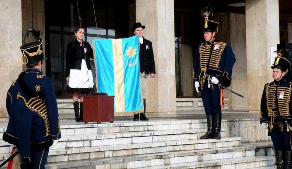 Consiliul Judeţean Harghita a adoptat steagul secuiesc ca fiind steagul oficial al judeţului Consiliul Judeţean Harghita a adoptat steagul secuiesc ca fiind steagul oficial al judeţului